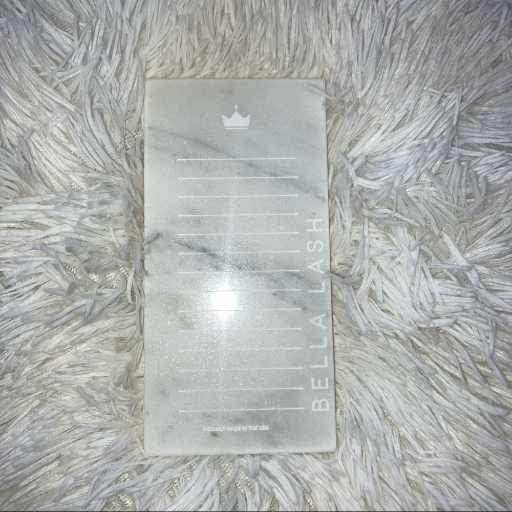 Bella Lash tile